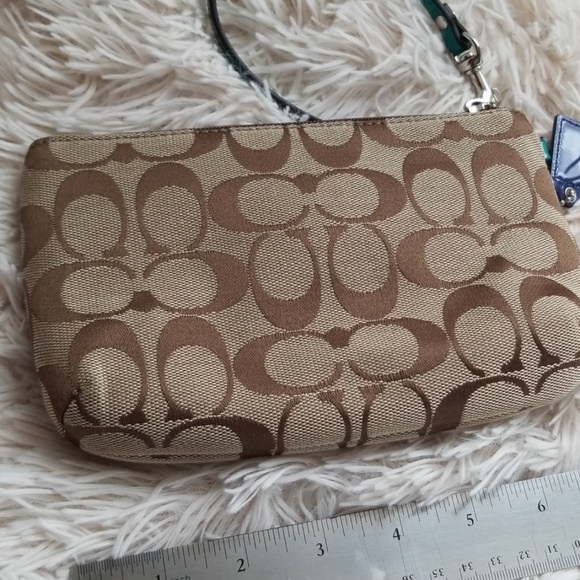 Coach wristlet. Excellent condition. - Picture 6 of 6